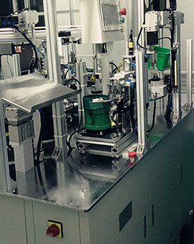 哪些因素會引起全自動送料鉚接機磨損？